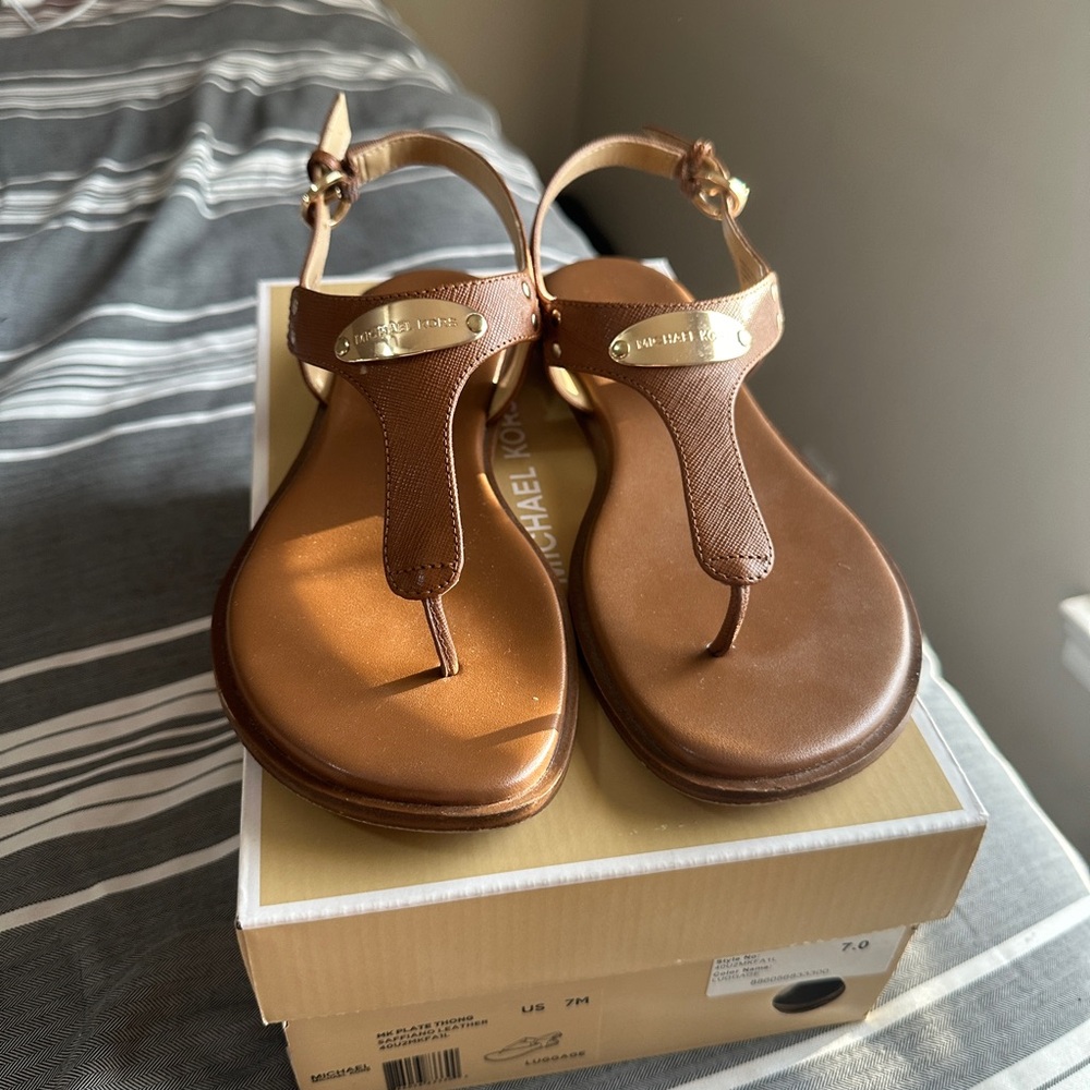 MICHAEL Michael Kors
Women's MK Plate Flat
Thong Sandals